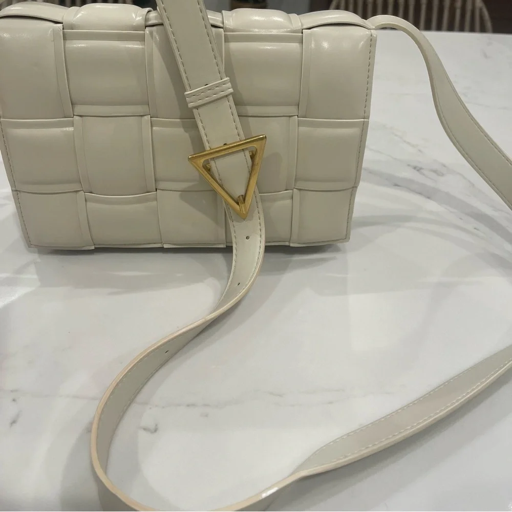 Amazon braided/woven cream crossbody purse - Picture 12 of 14